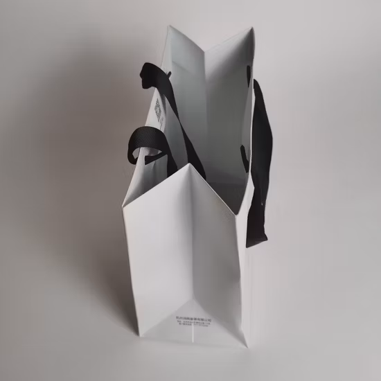 손잡이가 있는 인쇄된 검정색 종이 포장 고급 쇼핑 선물 가방