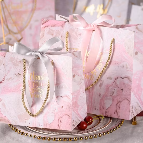 중국 공장 도매 럭셔리 고품질 사용자 정의 PP 손잡이 종이 쇼핑 포장 리본 폐쇄 의류 가방 토트 선물 가방